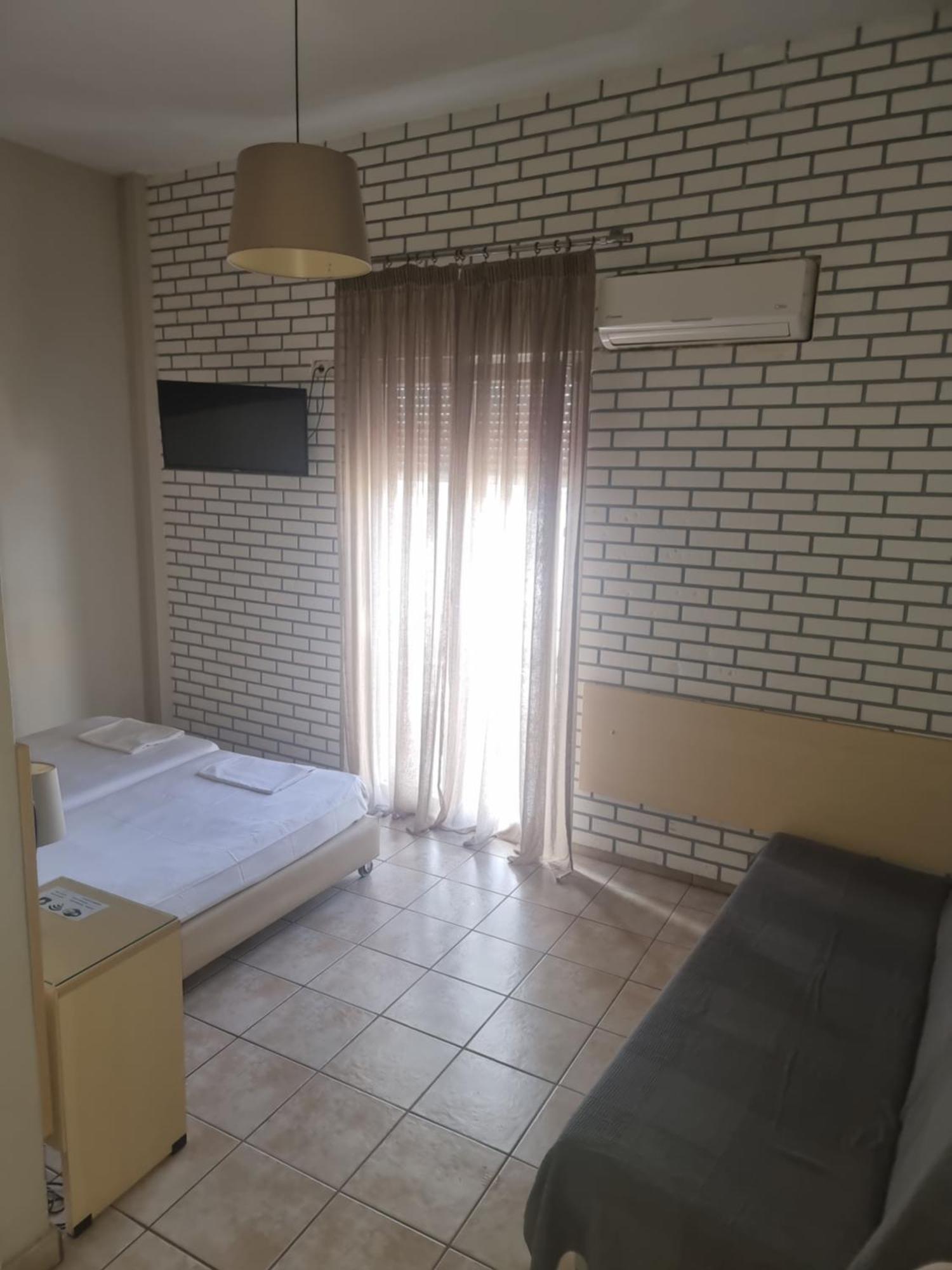 Kentrikon Hotel Chalkida Luaran gambar